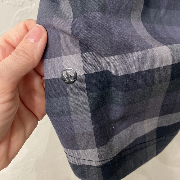 Lululemon grey plaid shorts size 36 - Picture 6 of 9